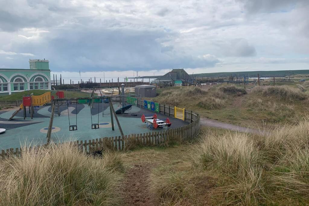 Life'S A Beach, Montrose Scotland Exterior foto